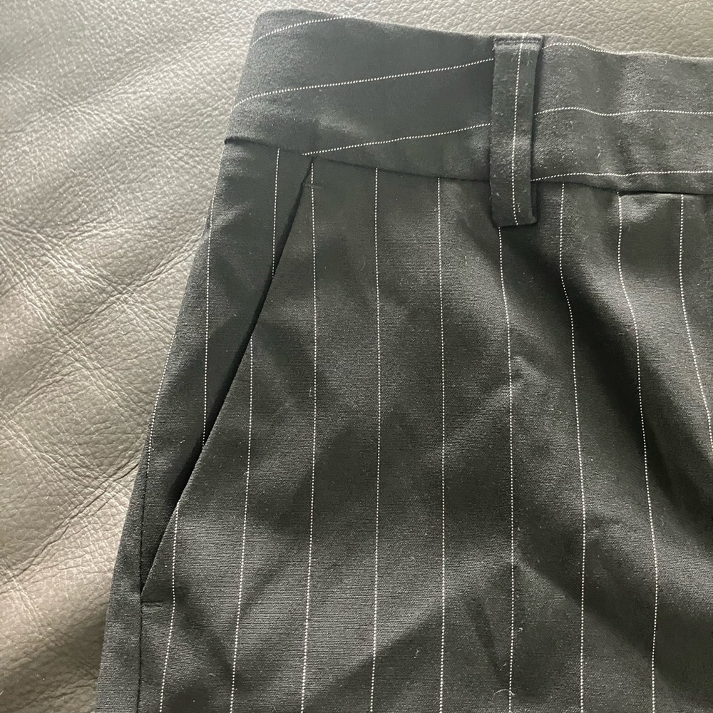 H&M Women’s Black and White Pinstripe Dress Pants Size 4 - Picture 5 of 7